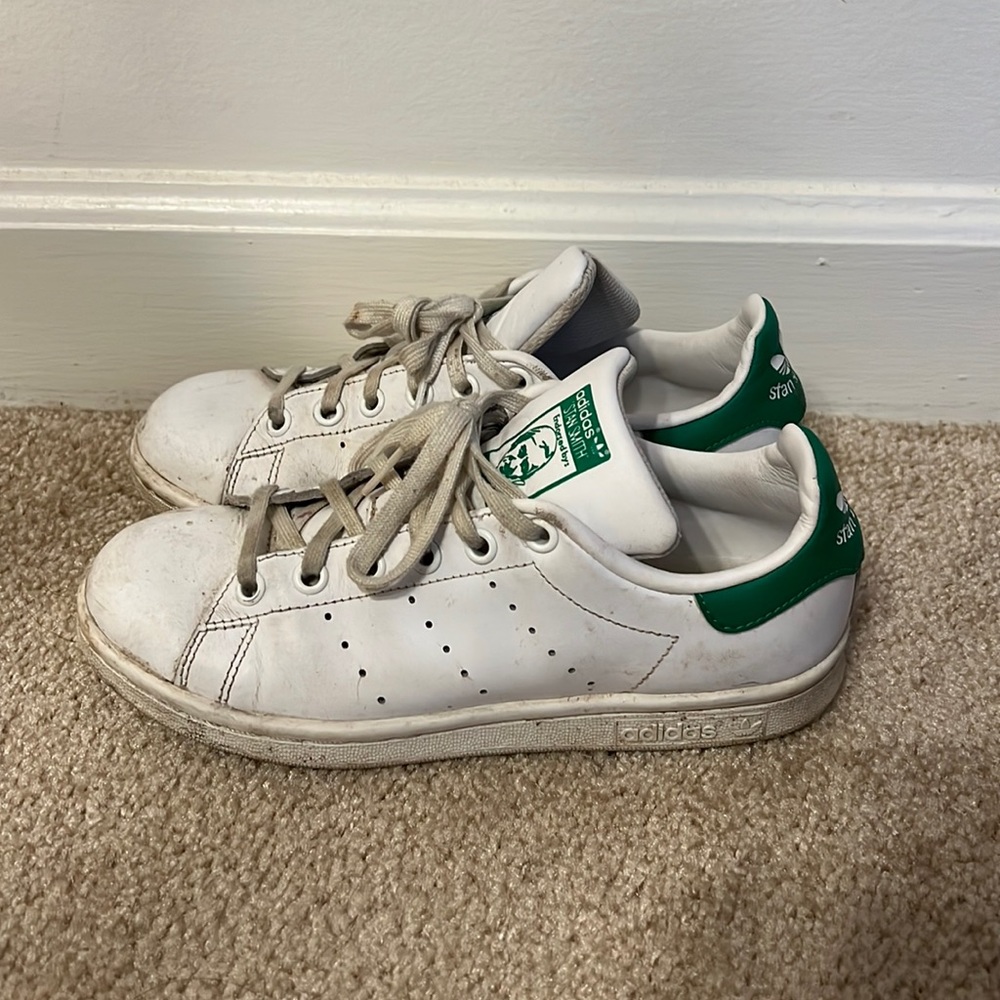 Adidas Stan Smith shoes size US 3.5. Selling as is.